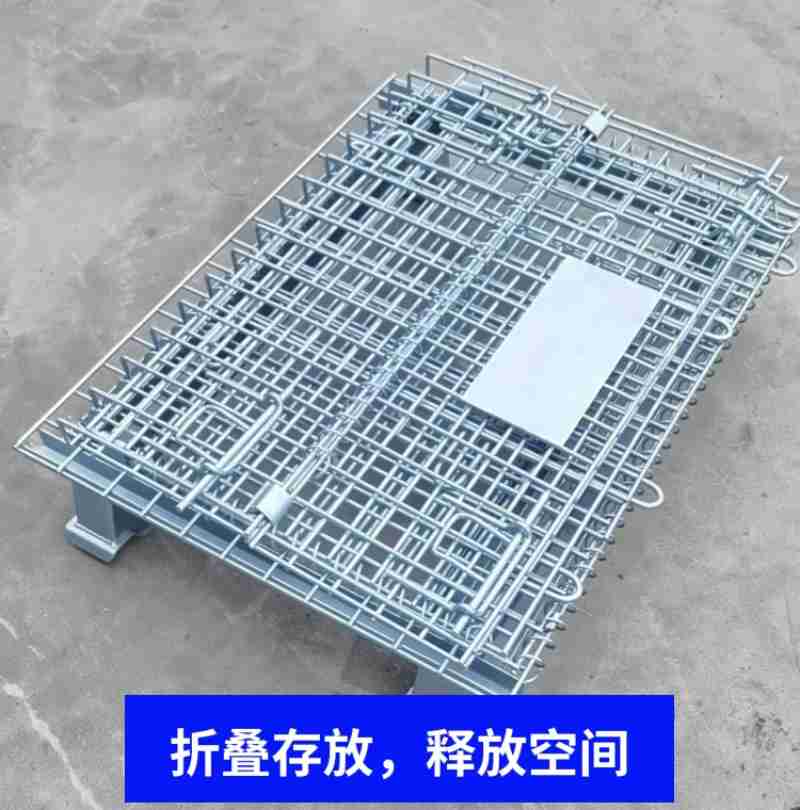 深圳华侨城生态广场的凤凰花吸引市民驻足拍摄。